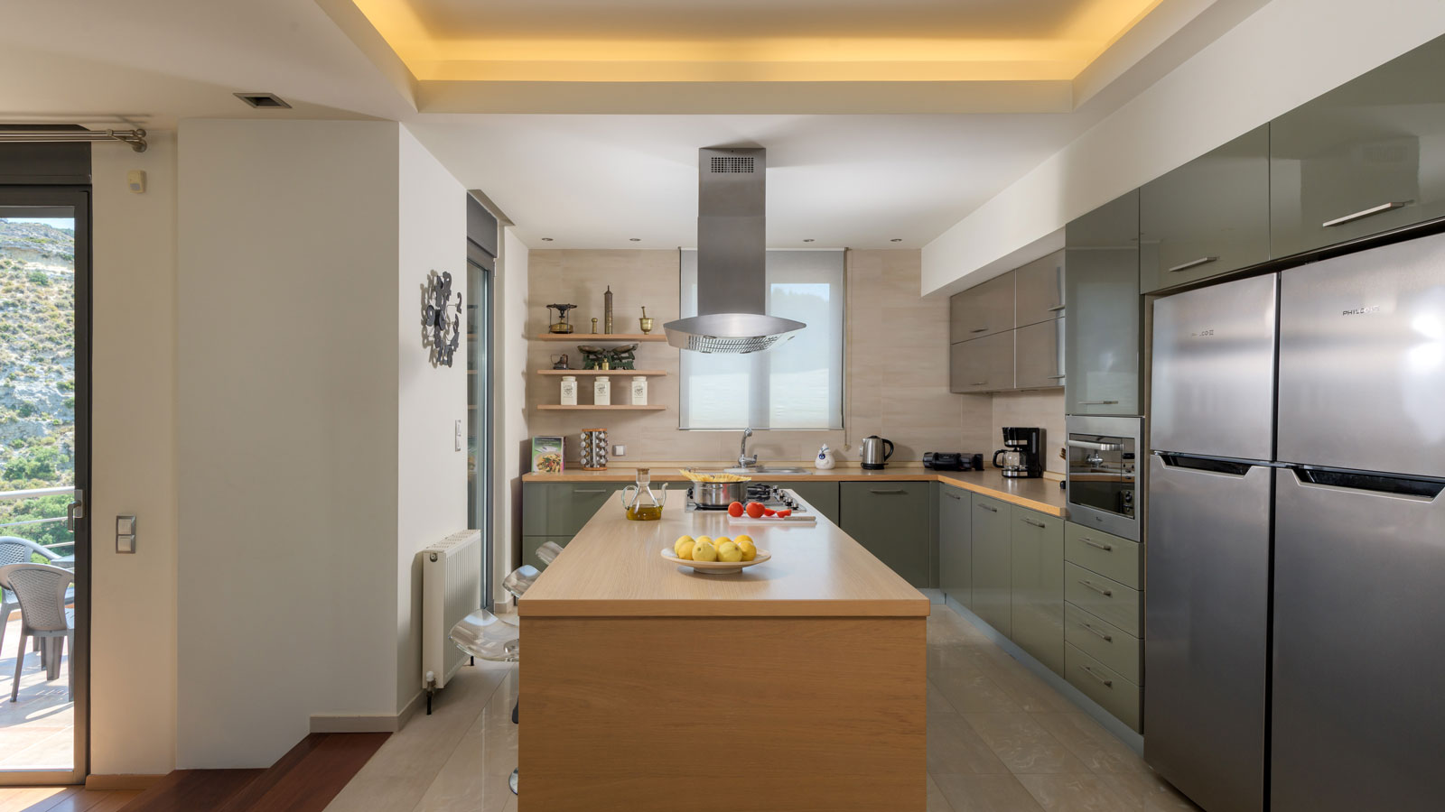 The villa has two kitchens on different levels. The main kitchen is located on the central level, comfortable and bright, with a wonderful view, fully equipped with everything you need to prepare all the meals of the day, it makes cooking ... a delight! The second kitchen is located on the pool level overlooking the magnificent garden. It has all the basics to make breakfast or a quick snack.